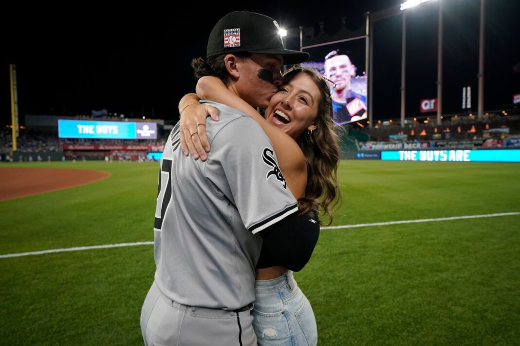 Brooks Baldwin makes an impression in his major-league debut as the Chicago White Sox lose 7-1
