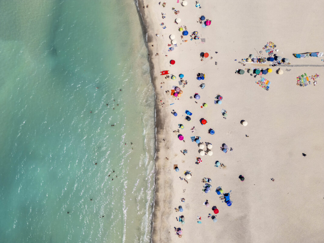 A Stretch Of Italian Beach Looks Like The Caribbean Thanks To Pollution