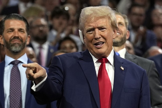 Sanjay Gupta Has Health ‘Questions’ After Trump Assassination Attempt; Ronny Jackson Brings the Facts