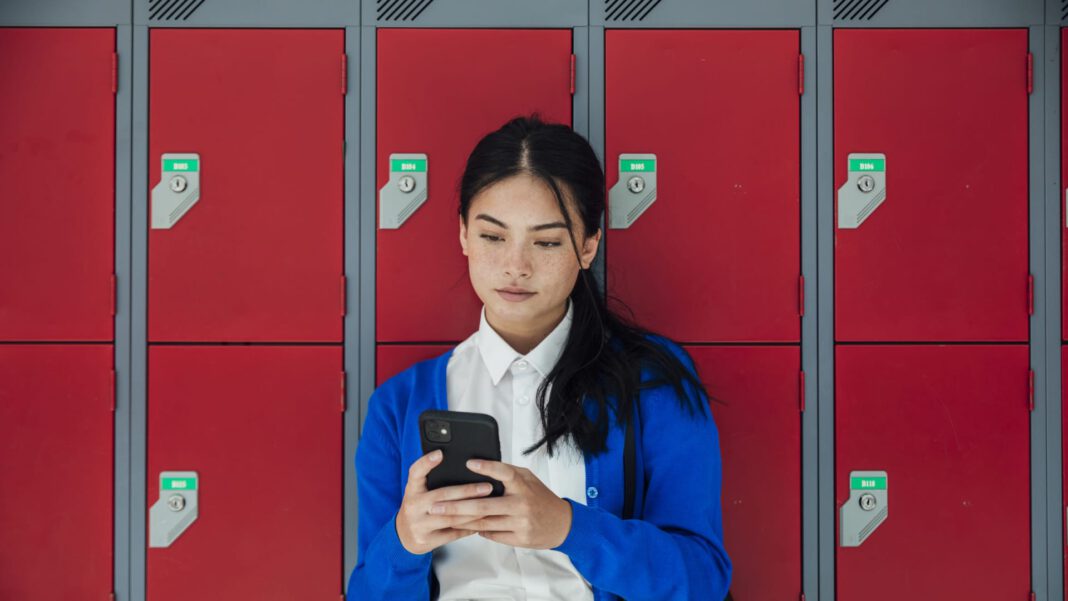This is the right age to give your child a smartphone, according to an NYU mental health researcher