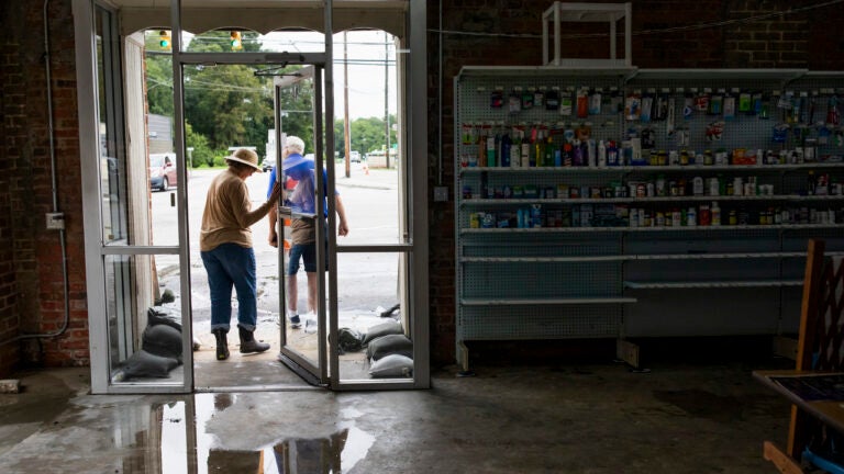 Debby’s aftermath leaves thousands in the dark; threatens more flooding in the Carolinas