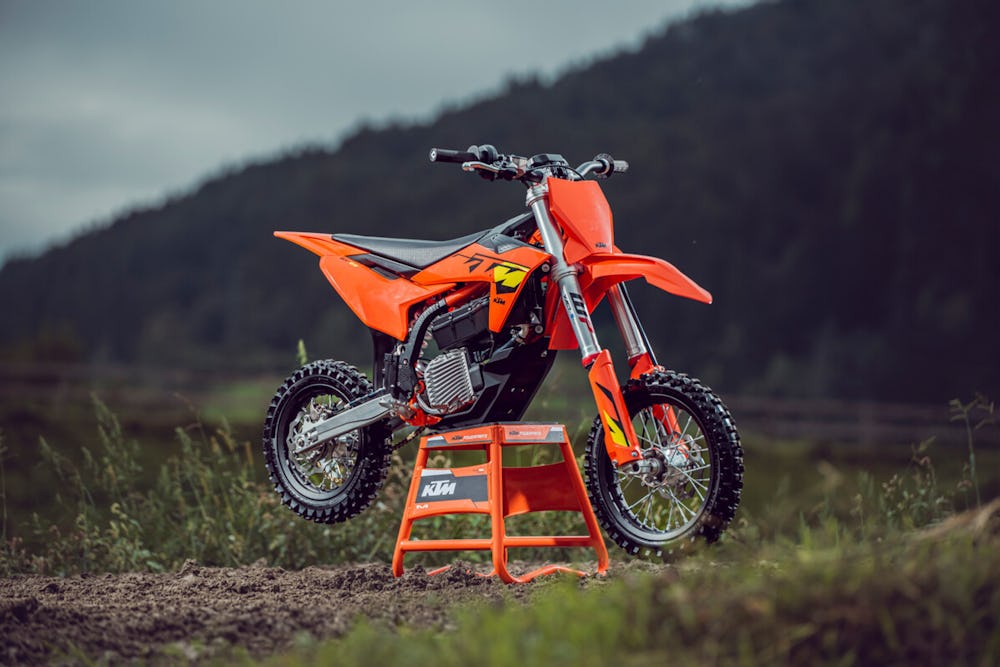 ktm-announces-2025-ktm-sx-e-5-for-next-generation.jpg KTM Announces 2025 KTM SX-E 5 for Next Generation