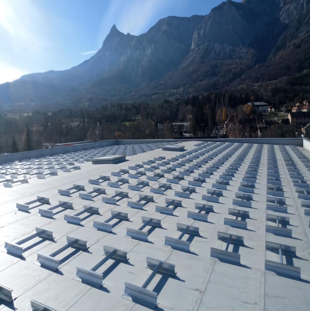 EPC Solaire launches mounting system for ribbed sheet metal roofs