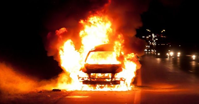 10-incredible-times-ordinary-people-performed-movie-style-stunts.jpg 10 Incredible Times Ordinary People Performed Movie-Style Stunts