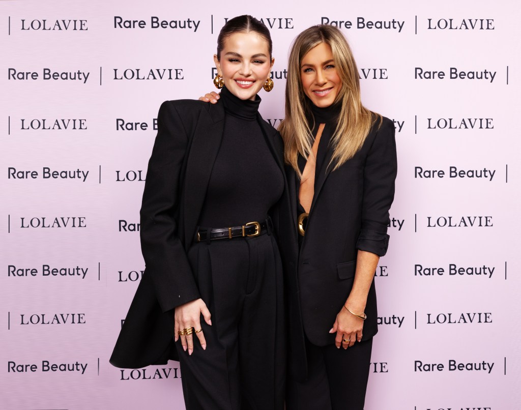 selena-gomez-and-idol-jennifer-aniston-suit-up-in-matching-styles-for-galentines-day-beaut67a5272eec6ca.jpg Selena Gomez and idol Jennifer Aniston suit up in matching styles for Galentine’s Day beauty event