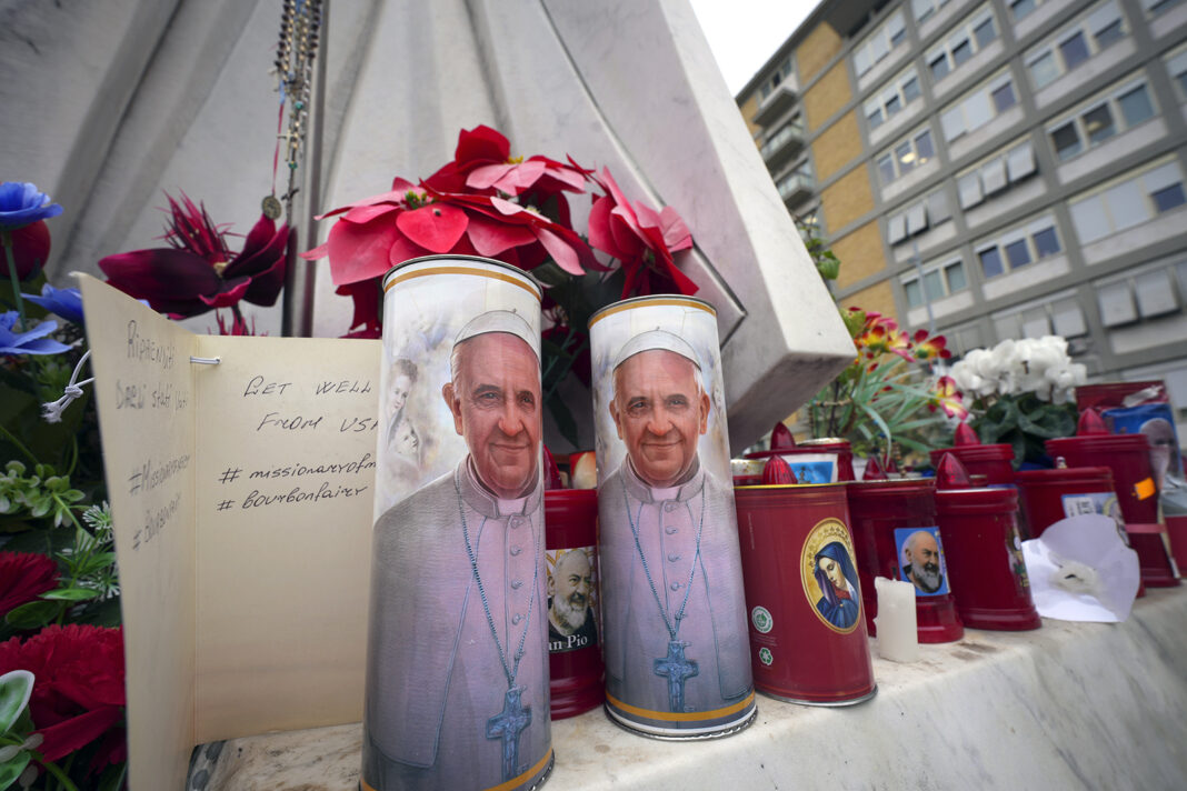 Pope Francis’ health ‘stationary’ as he meets with collaborators, Italian PM