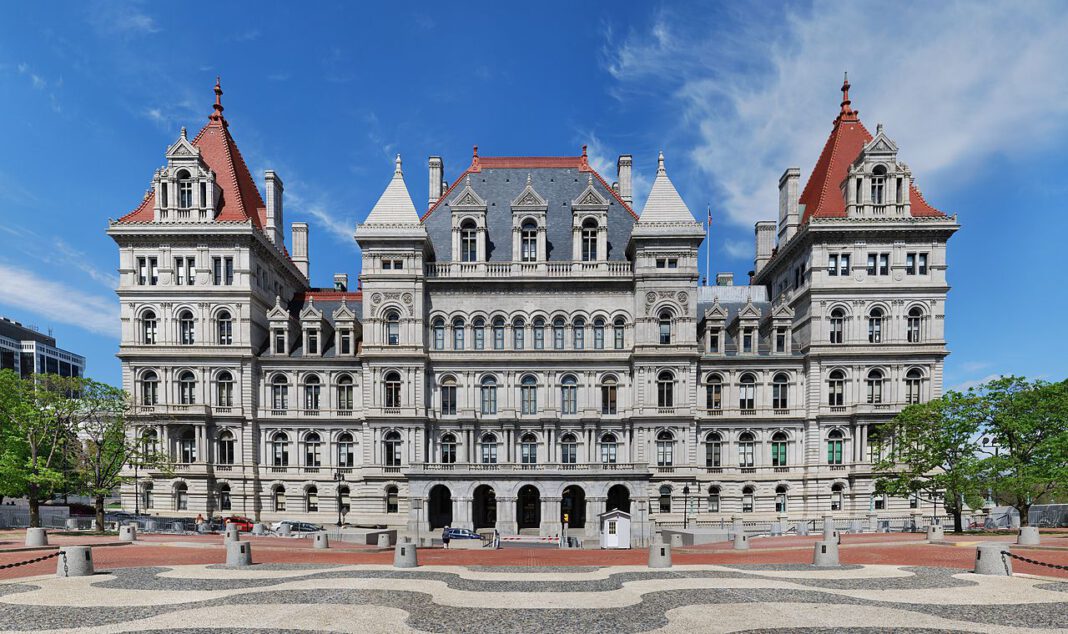 New York moves to allow title insurance for state land deals