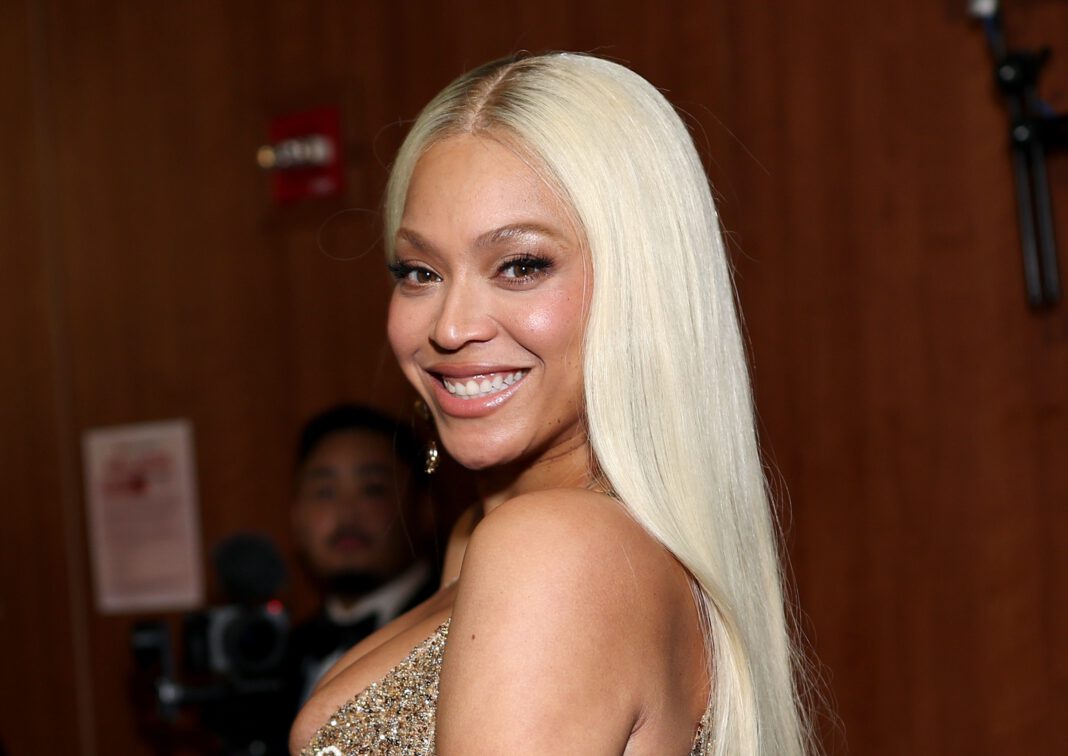 cuteness-overload-watch-rumi-carter-adorably-follow-along-with-beyonces-dance-crew-at-cowb68175a8873200.jpg Cuteness Overload! Watch Rumi Carter Adorably Follow Along With Beyoncé’s Dance Crew At ‘Cowboy Carter’ Tour Stop (VIDEO)