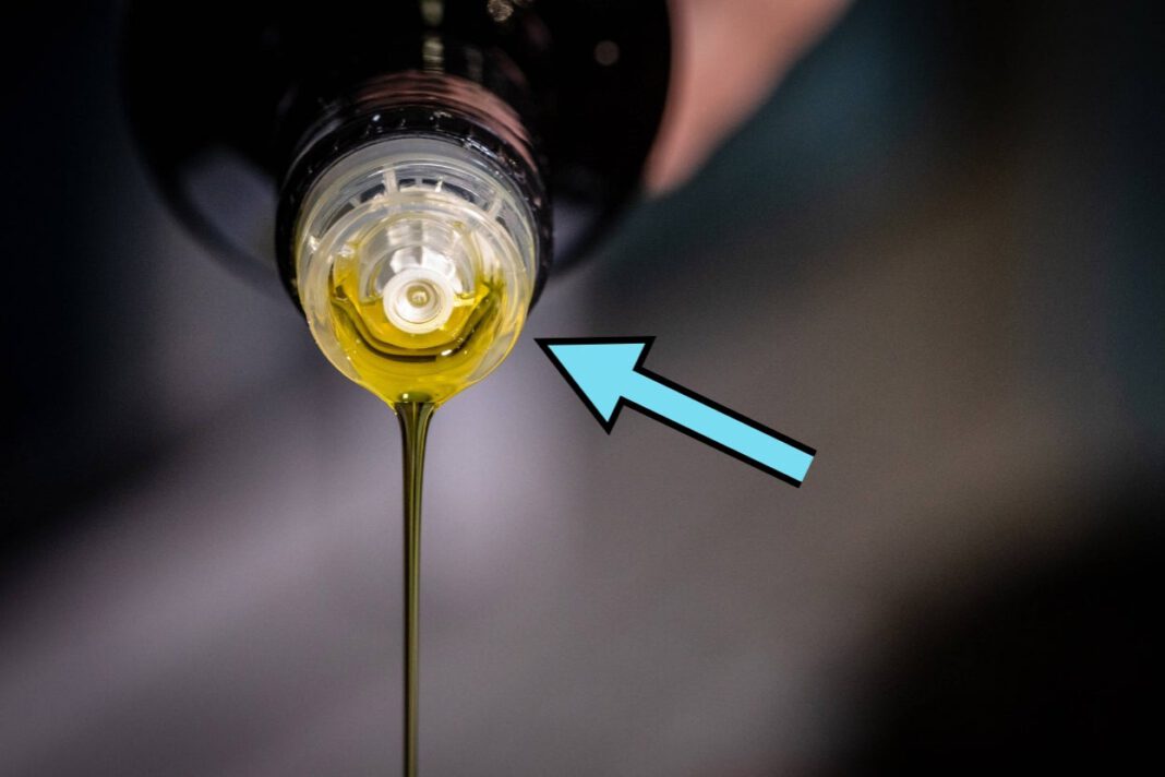 youve-probably-fallen-for-scam-olive-oil-without-knowing-it-heres-how-to-never-do-it-again682b59dd0b529.jpg You’ve Probably Fallen For “Scam” Olive Oil Without Knowing It. Here’s How To Never Do It Again, According To An Expert